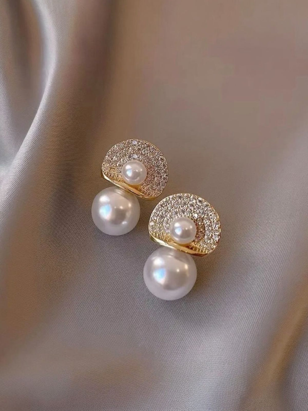 Seoul Pearl Studs